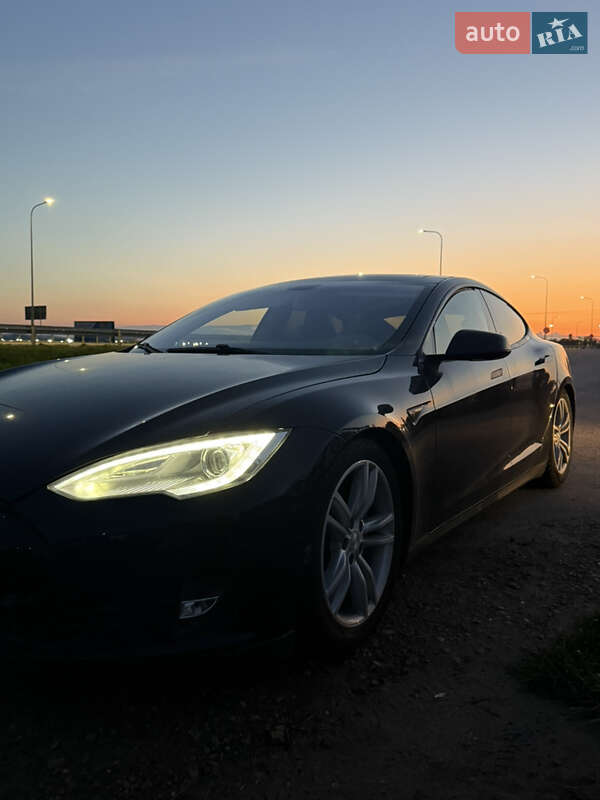 Ліфтбек Tesla Model S 2013 в Львові