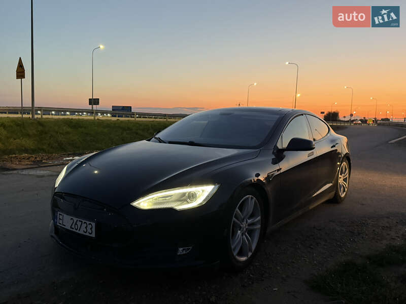 Ліфтбек Tesla Model S 2013 в Львові