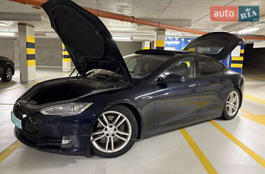 Ліфтбек Tesla Model S 2013 в 