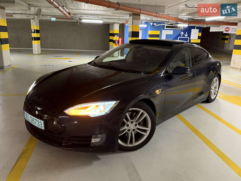 Ліфтбек Tesla Model S 2013 в Львові