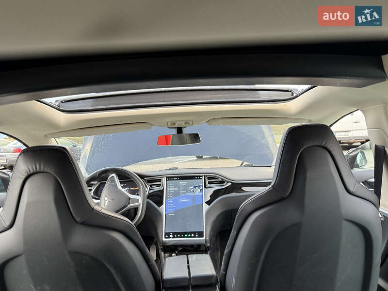 Ліфтбек Tesla Model S 2013 в Львові