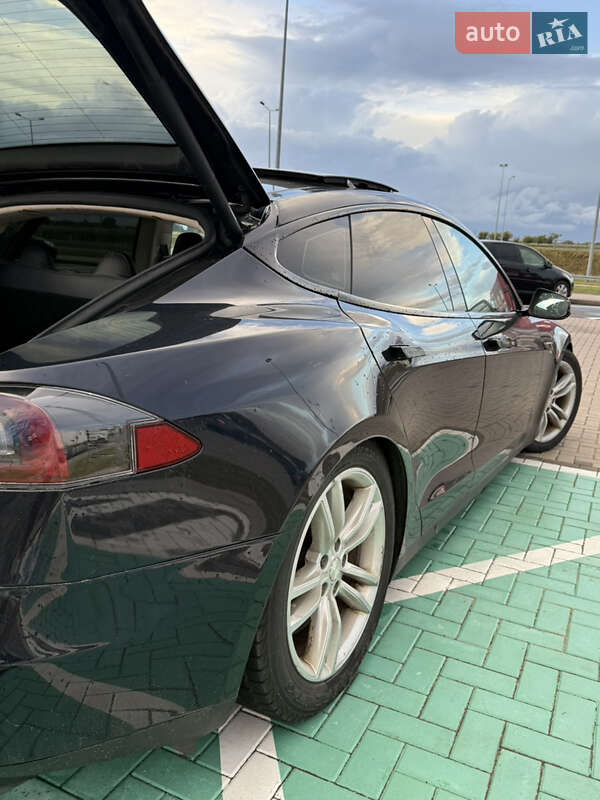 Ліфтбек Tesla Model S 2013 в Львові