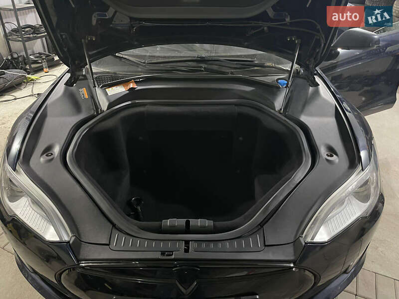 Ліфтбек Tesla Model S 2013 в Львові
