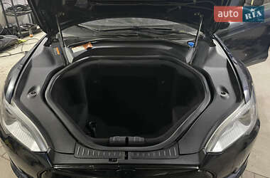Ліфтбек Tesla Model S 2013 в 