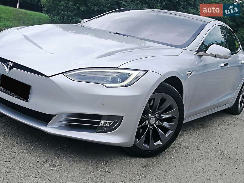 Ліфтбек Tesla Model S 2018 в Івано-Франківську