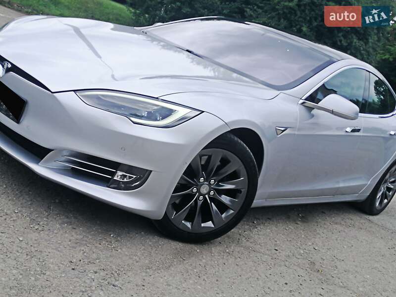 Ліфтбек Tesla Model S 2018 в Івано-Франківську