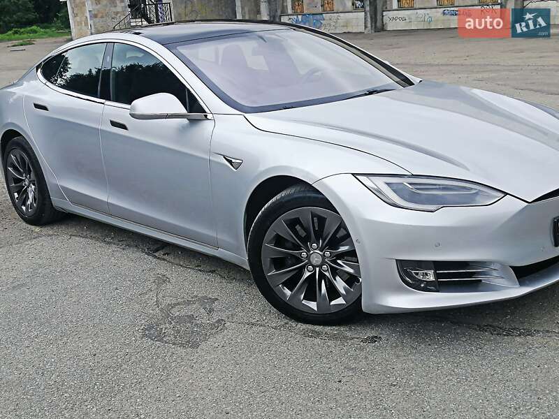Ліфтбек Tesla Model S 2018 в Івано-Франківську