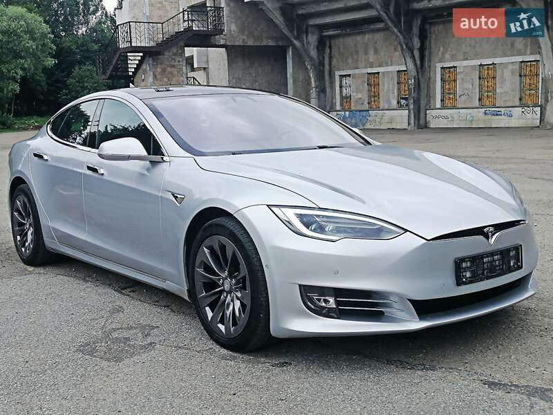Ліфтбек Tesla Model S 2018 в Івано-Франківську