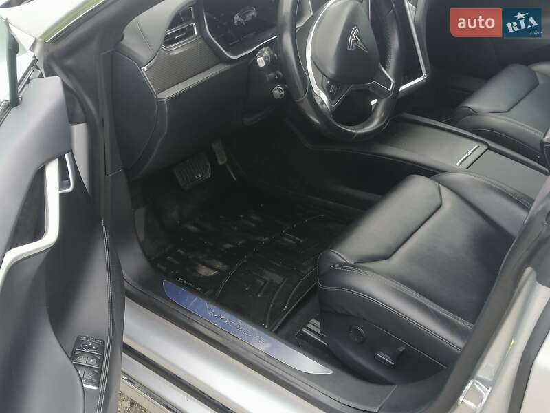 Ліфтбек Tesla Model S 2018 в Івано-Франківську