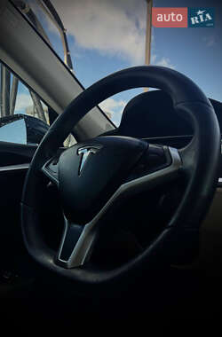 Ліфтбек Tesla Model S 2013 в 