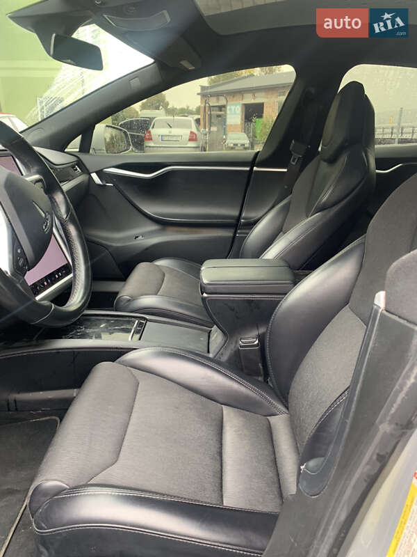 Лифтбек Tesla Model S 2018 в Ивано-Франковске