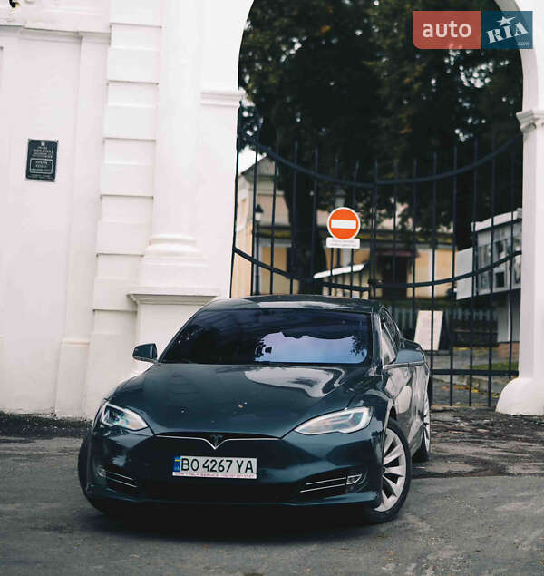Ліфтбек Tesla Model S 2016 в Тернополі