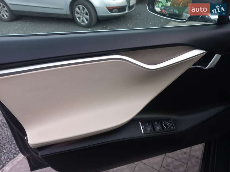 Ліфтбек Tesla Model S 2017 в Шептицькому