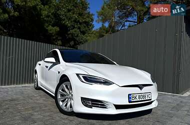 Ліфтбек Tesla Model S 2018 в Дубні