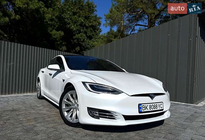 Лифтбек Tesla Model S 2018 в 
