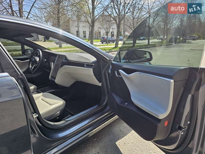 Лифтбек Tesla Model S 2016 в Белой Церкви фото 23 Лифтбек Tesla Model S 2016 в Белой Церкви