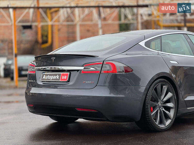 Ліфтбек Tesla Model S 2017 в Києві
