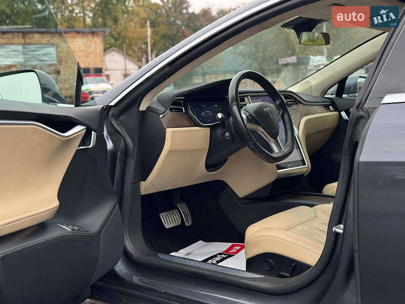 Ліфтбек Tesla Model S 2017 в Києві