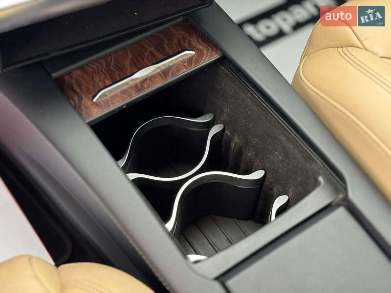 Ліфтбек Tesla Model S 2017 в Києві