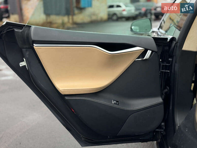 Ліфтбек Tesla Model S 2017 в Києві