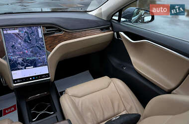 Лифтбек Tesla Model S 2017 в 