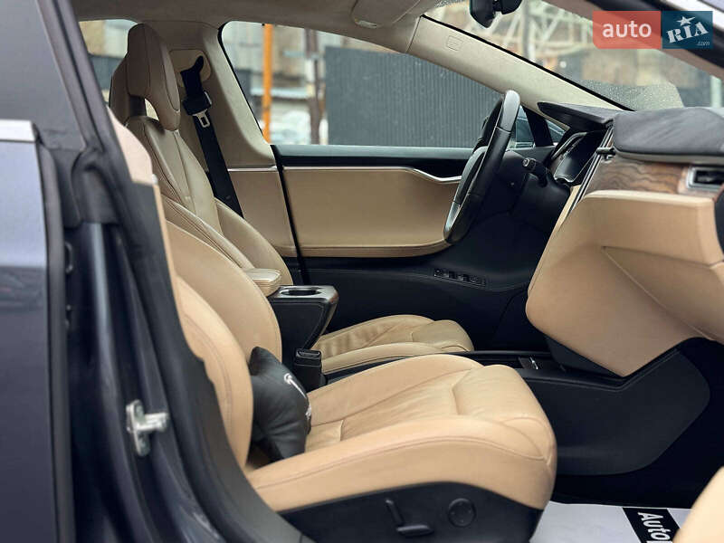 Ліфтбек Tesla Model S 2017 в Києві