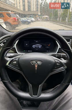 Лифтбек Tesla Model S 2016 в 