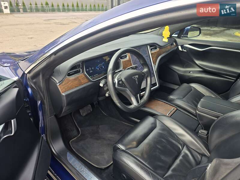 Ліфтбек Tesla Model S 2017 в Тисмениці