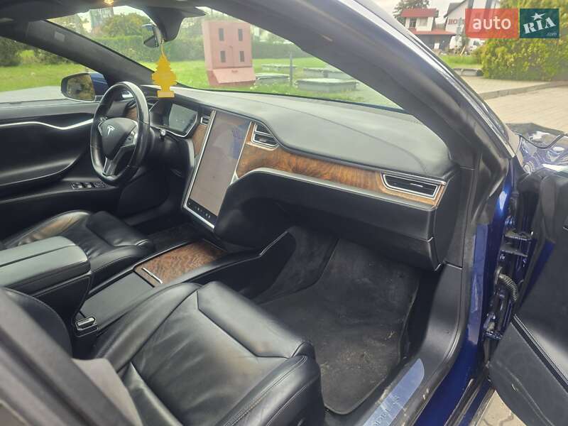 Ліфтбек Tesla Model S 2017 в Тисмениці