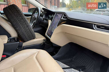 Лифтбек Tesla Model S 2016 в 