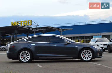 Лифтбек Tesla Model S 2015 в 