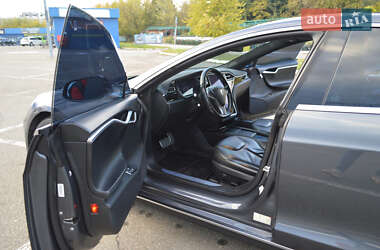 Лифтбек Tesla Model S 2015 в 