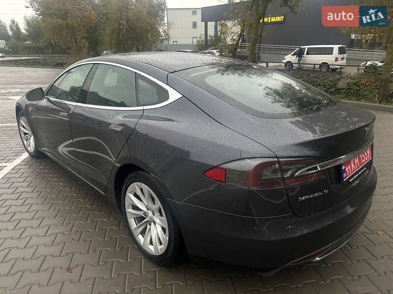 Ліфтбек Tesla Model S 2016 в Києві
