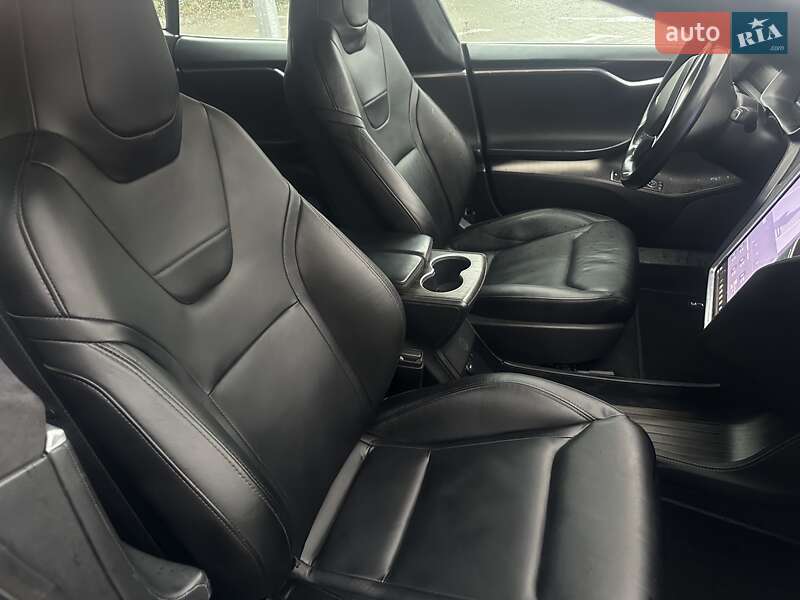Ліфтбек Tesla Model S 2016 в Києві