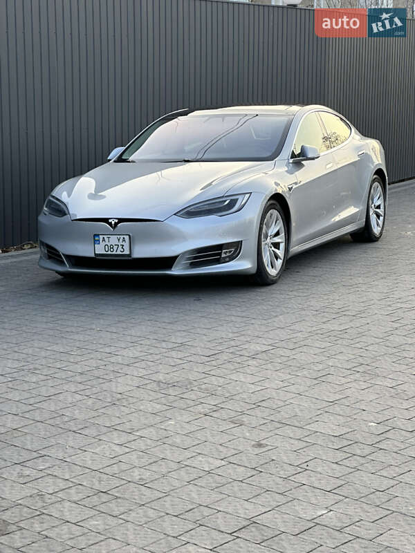 Лифтбек Tesla Model S 2016 в Ивано-Франковске