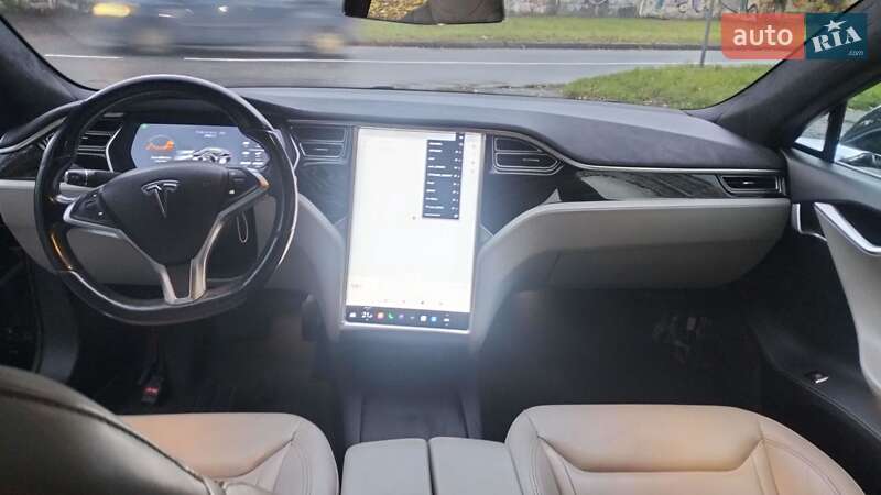 Ліфтбек Tesla Model S 2016 в Львові