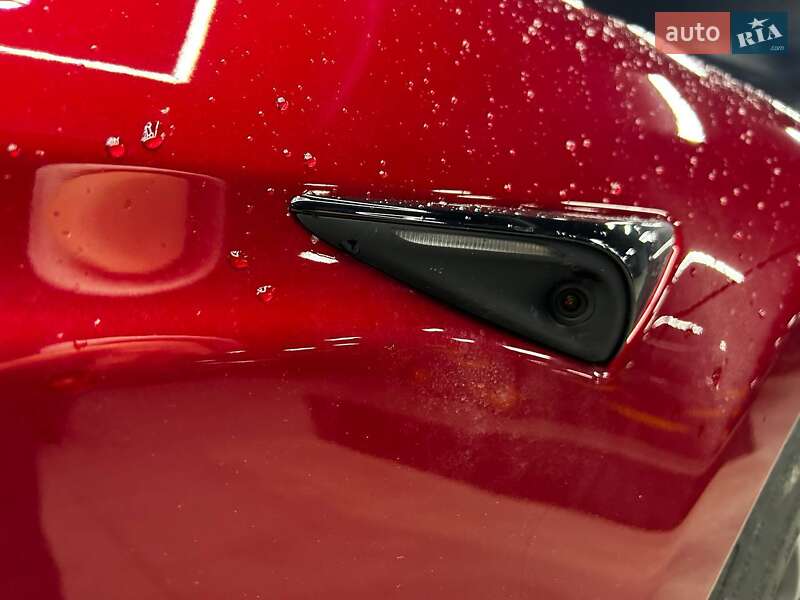 Лифтбек Tesla Model S 2024 в Черновцах