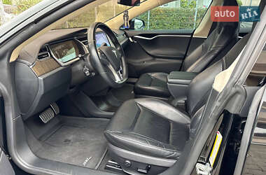 Лифтбек Tesla Model S 2013 в 