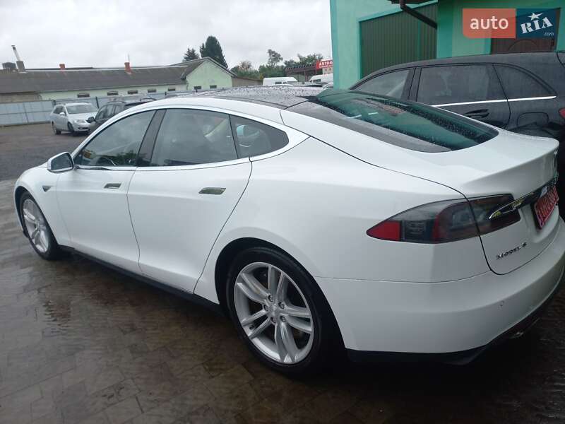 Лифтбек Tesla Model S 2014 в Шептицькому