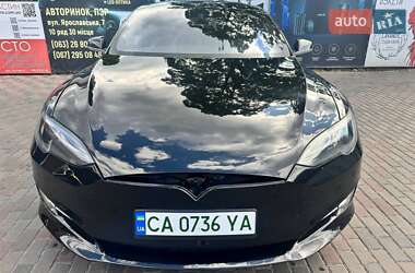 Лифтбек Tesla Model S 2013 в 