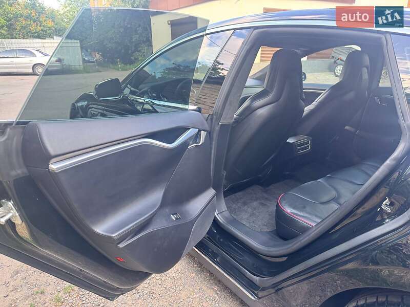 Ліфтбек Tesla Model S 2013 в Черкасах