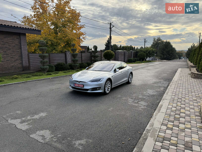 Ліфтбек Tesla Model S 2016 в Дніпрі
