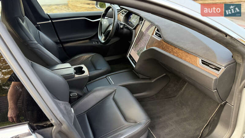 Ліфтбек Tesla Model S 2016 в Дніпрі