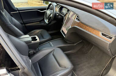 Ліфтбек Tesla Model S 2016 в  фото 17 Ліфтбек Tesla Model S 2016 в
