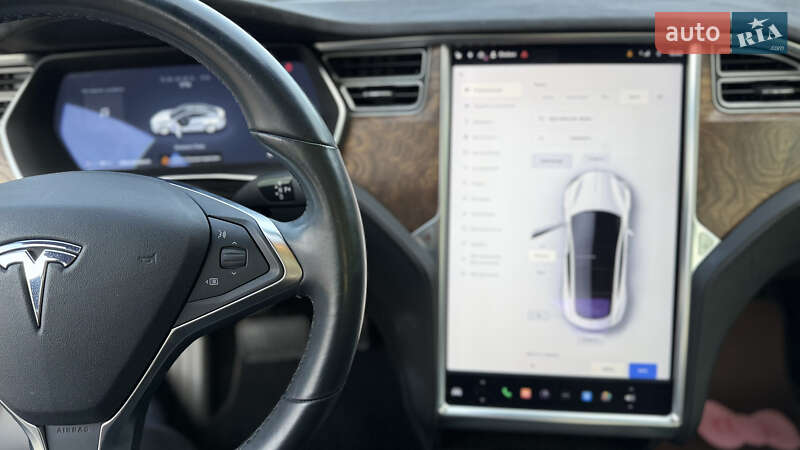 Ліфтбек Tesla Model S 2016 в Дніпрі