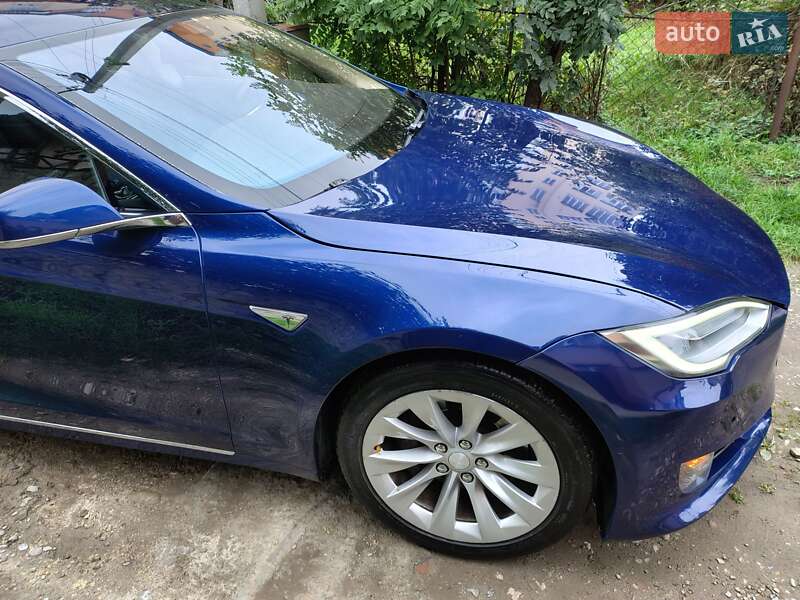 Ліфтбек Tesla Model S 2016 в Івано-Франківську