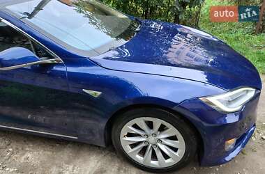 Ліфтбек Tesla Model S 2016 в  фото 13 Ліфтбек Tesla Model S 2016 в