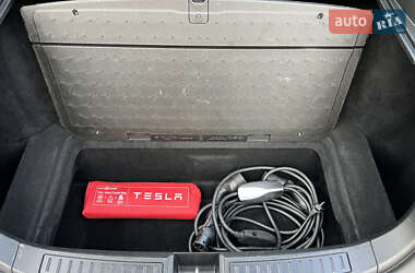 Лифтбек Tesla Model S 2016 в 