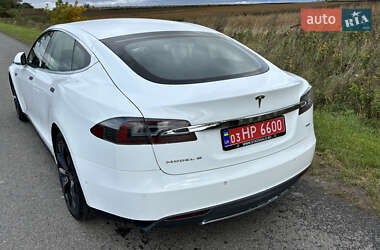 Лифтбек Tesla Model S 2015 в 