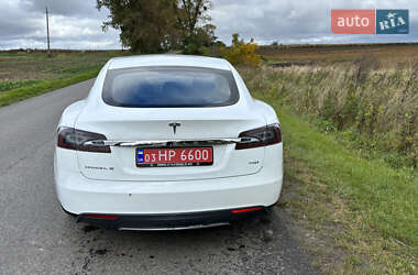 Лифтбек Tesla Model S 2015 в 